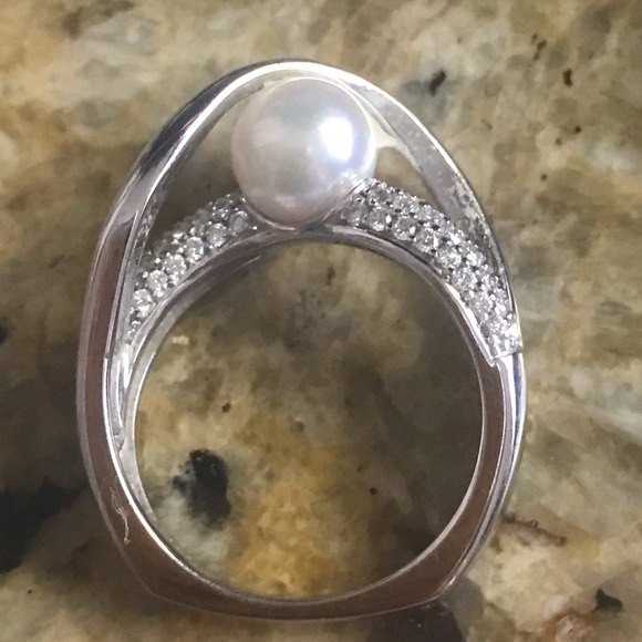Jewelry - Genuine 7mm White Pearl Ring